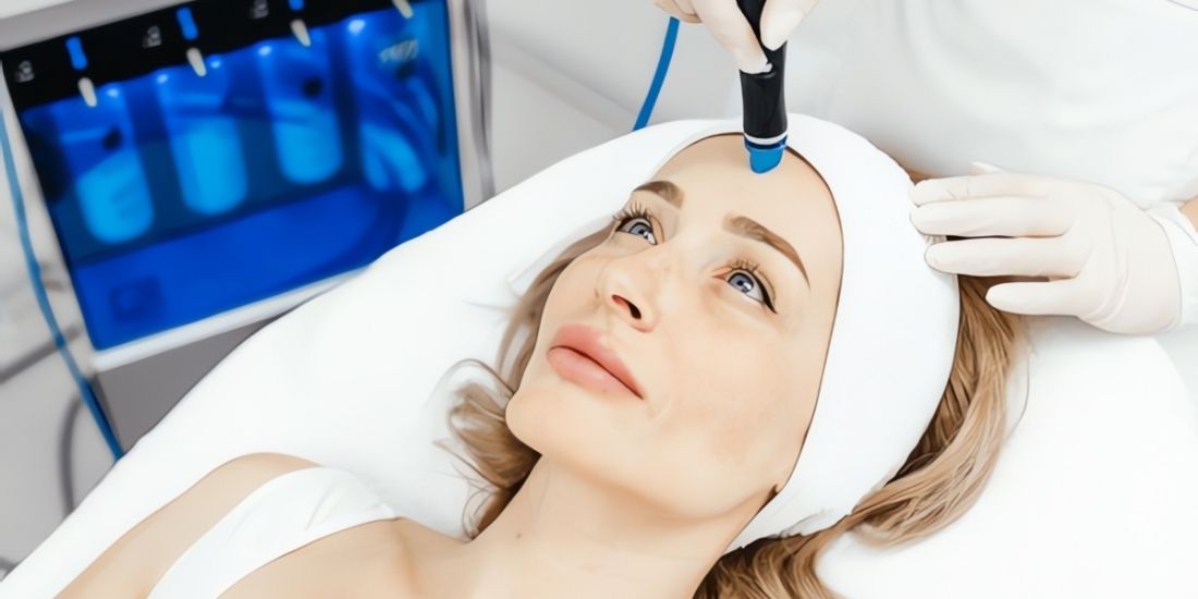 Hydrafacial Tedavisi ile Derin Cilt Temizliği ve Gençleştirme Hydrafacial Tedavisi ile Derin Cilt Temizliği ve Gençleştirme